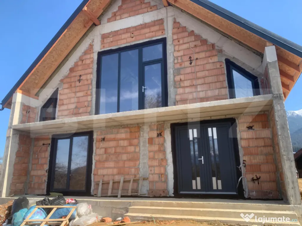 Pensiune modernă de vânzare în Bran – Panorama Bucegi 