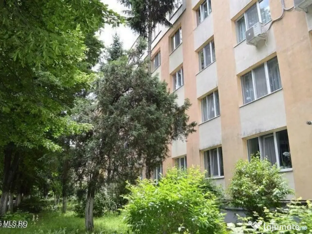 Eremia - Nord, 2 camere, decomandat, etaj 1, mobilat si u... 