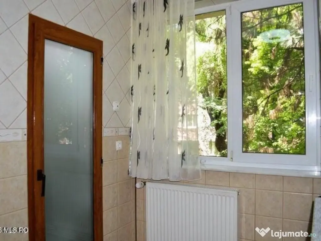 Eremia - Nord, 2 camere, decomandat, etaj 1, mobilat si u... 