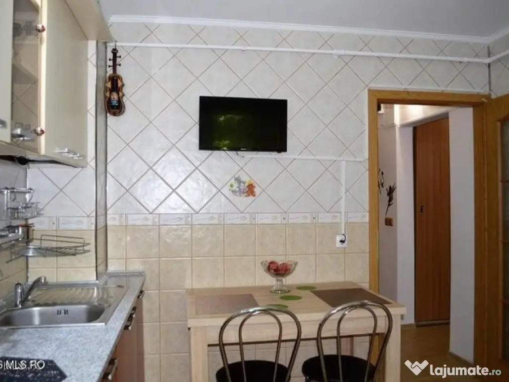 Eremia - Nord, 2 camere, decomandat, etaj 1, mobilat si u... 