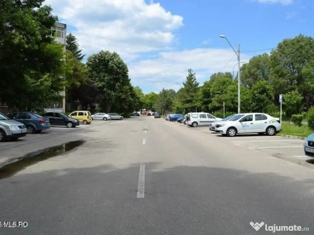 Eremia - Nord, 2 camere, decomandat, etaj 1, mobilat si u... 