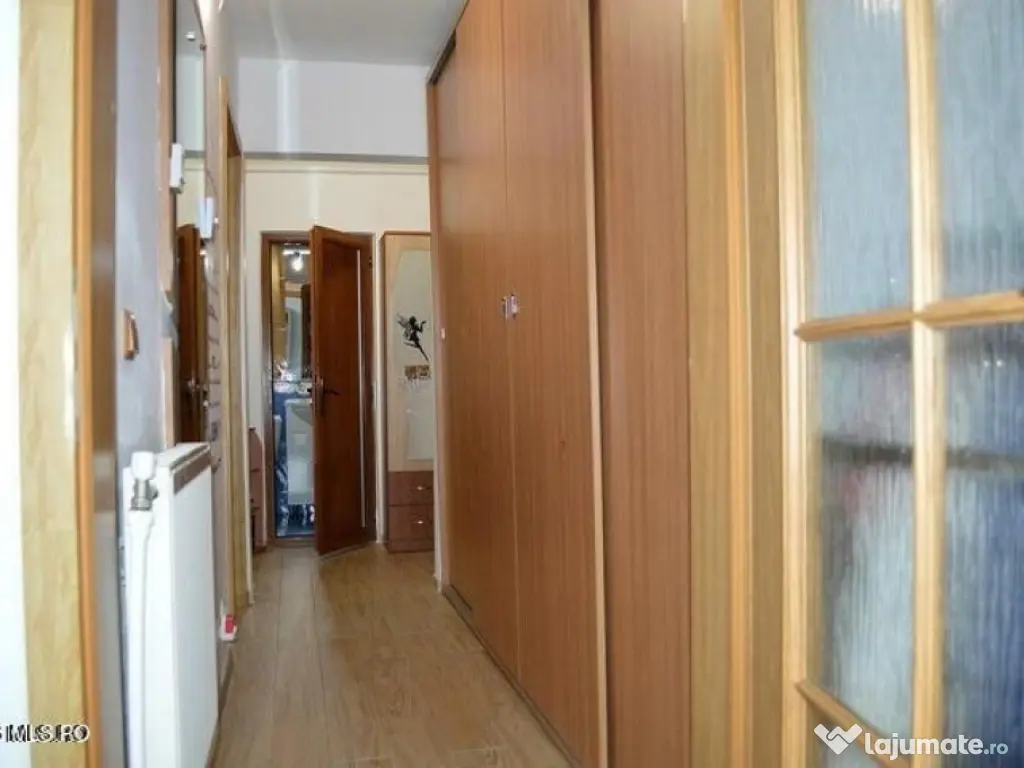 Eremia - Nord, 2 camere, decomandat, etaj 1, mobilat si u... 