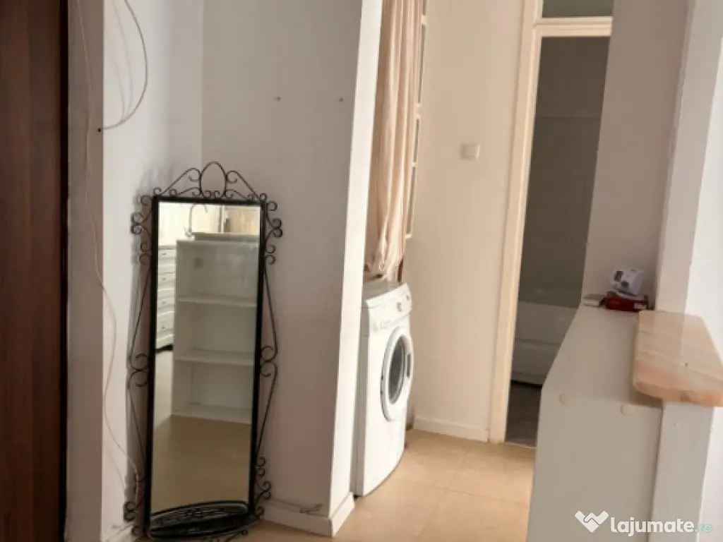 Apartament cu 2 camere decomandat, etaj intermediar, situat 