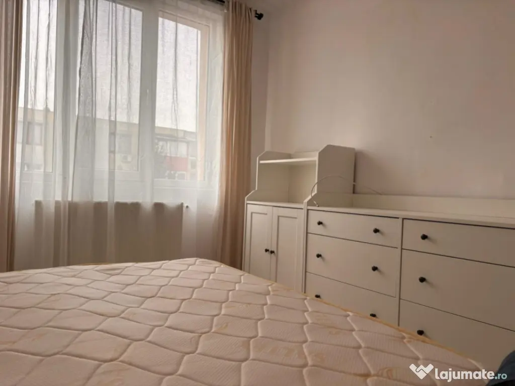 Apartament cu 2 camere decomandat, etaj intermediar, situat 
