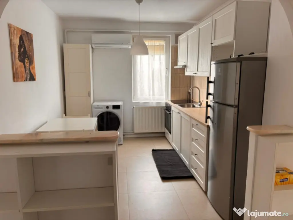 Apartament cu 2 camere decomandat, etaj intermediar, situat 