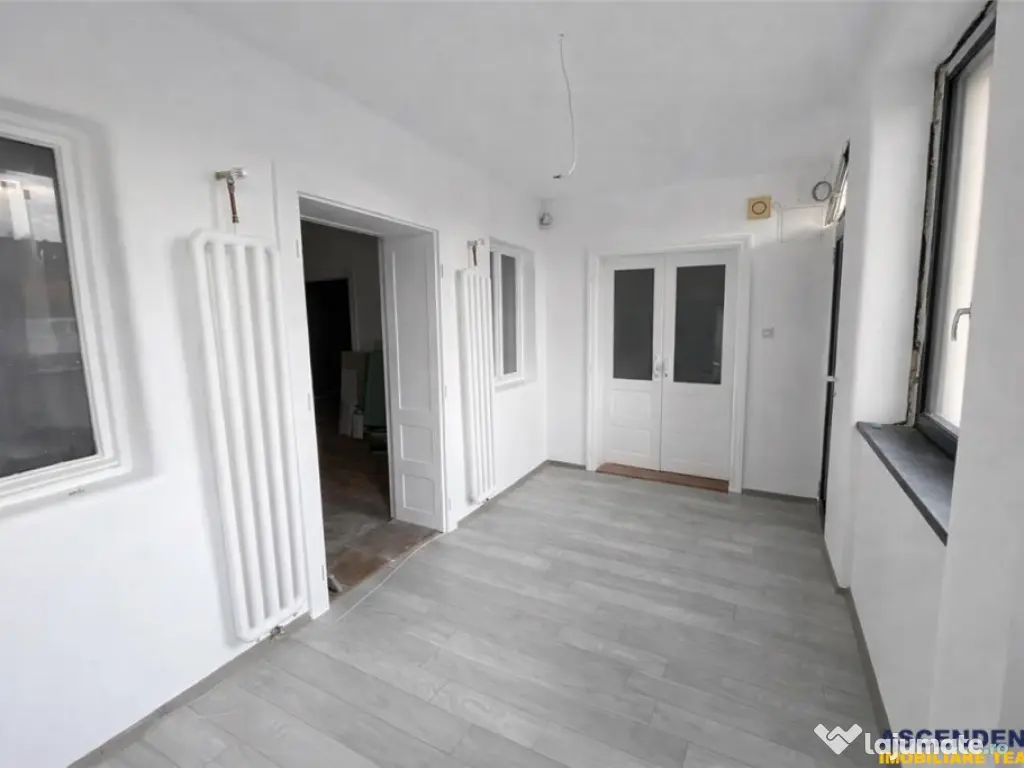 TUR 3D!In areal apreciabil,particulara casa cu 680 mp teren, 