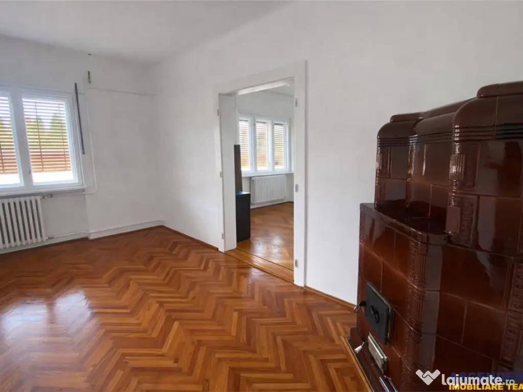 TUR 3D!In areal apreciabil,particulara casa cu 680 mp teren, 