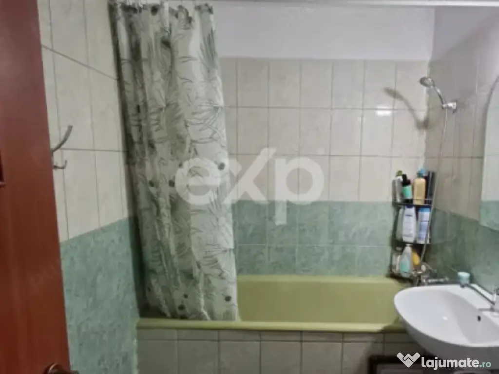 Apartament 3 camere, decomandat 