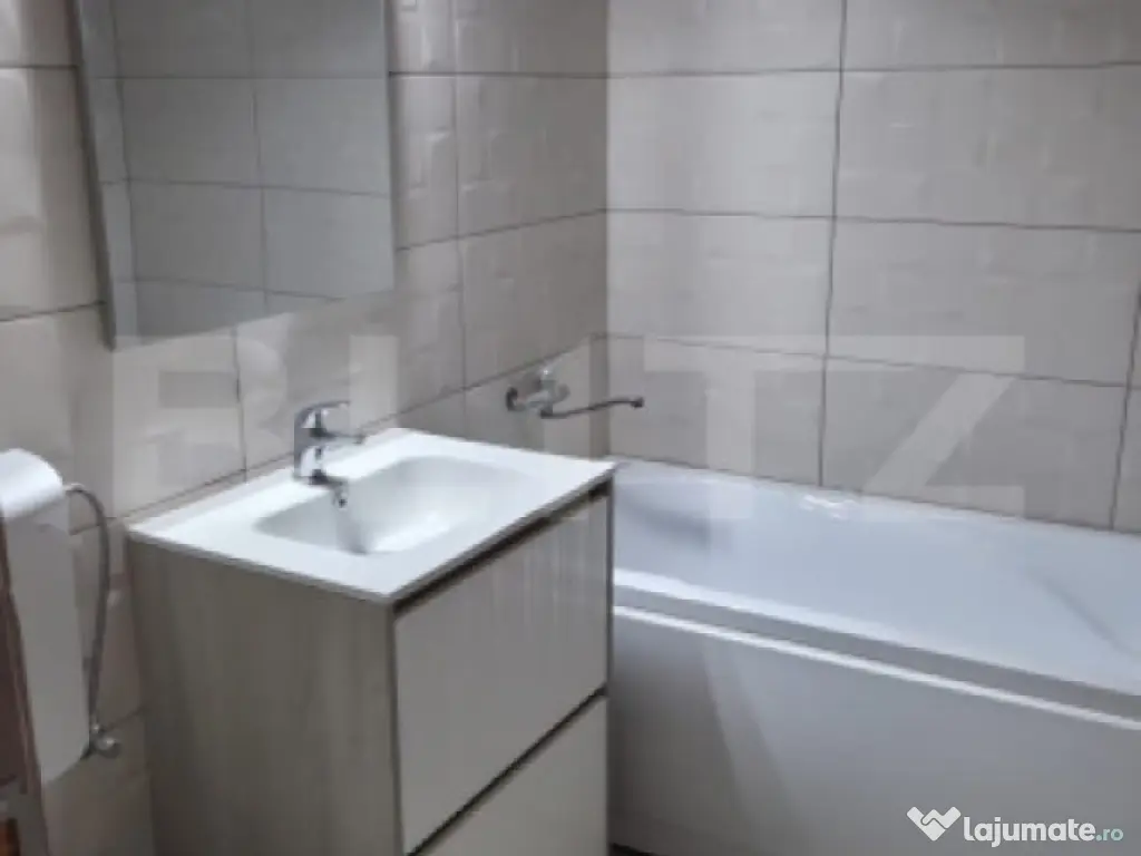 Apartament 2 camere ,strada Democratiei 