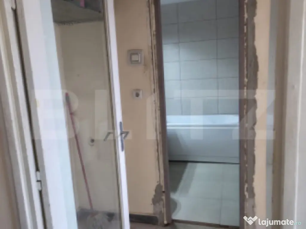 Apartament 2 camere ,strada Democratiei 