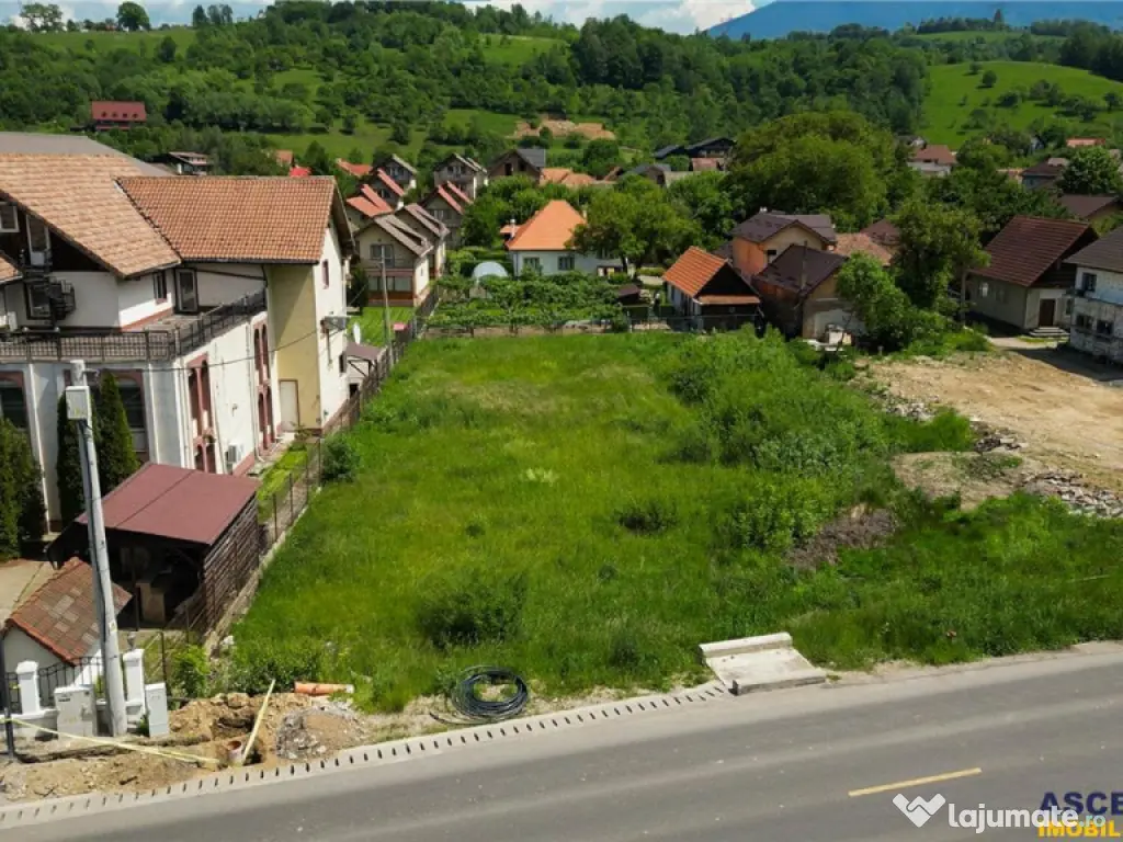 FILM!Punct de atractie:intravilan in vecinatatea Castelului 