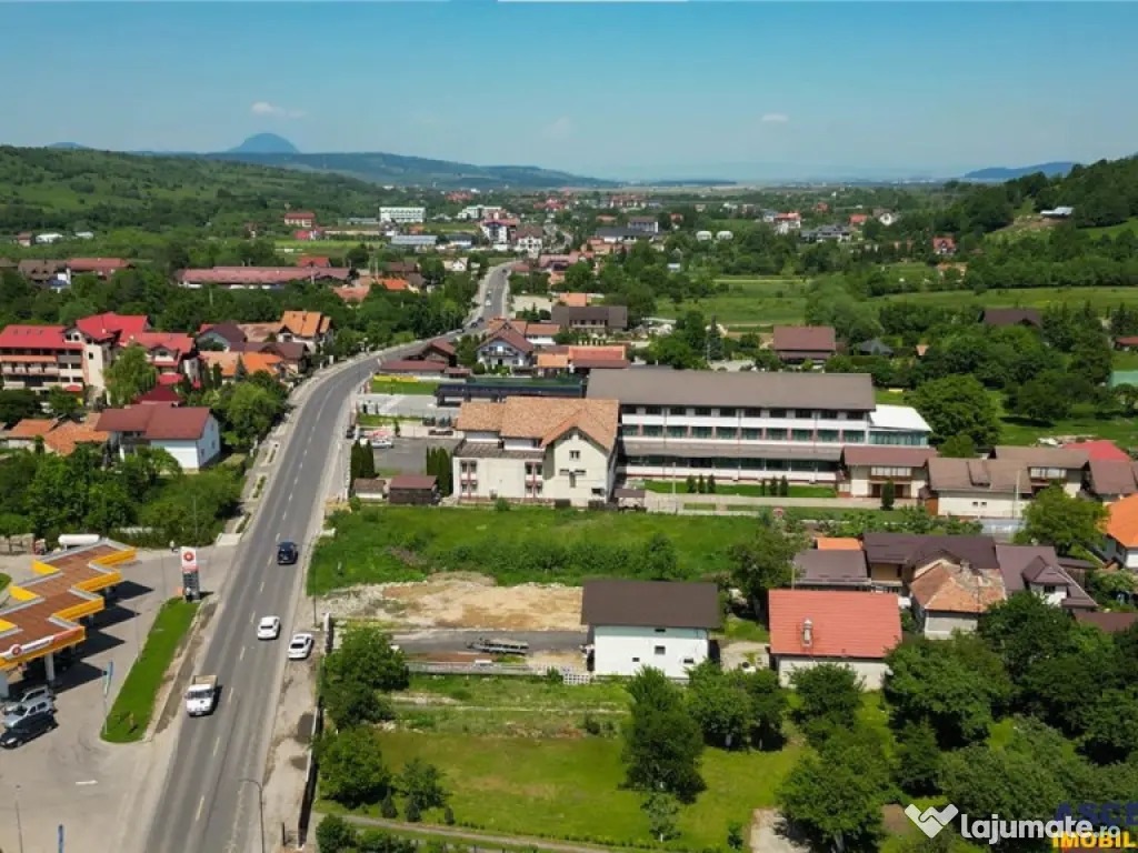 FILM!Punct de atractie:intravilan in vecinatatea Castelului 