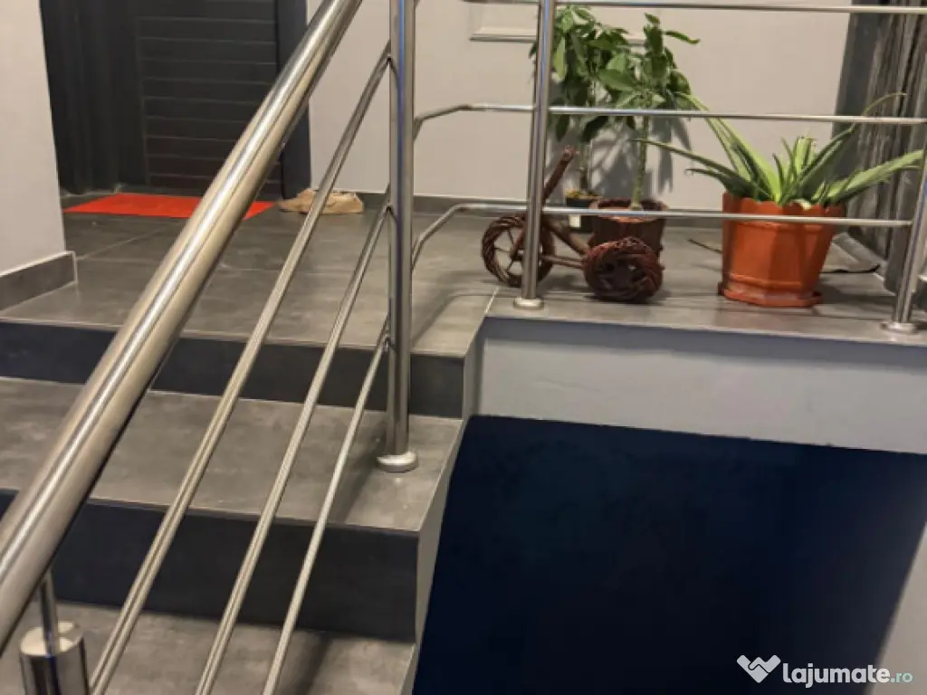 Apartament de vânzare – 3 camere decomandat, în Albești 