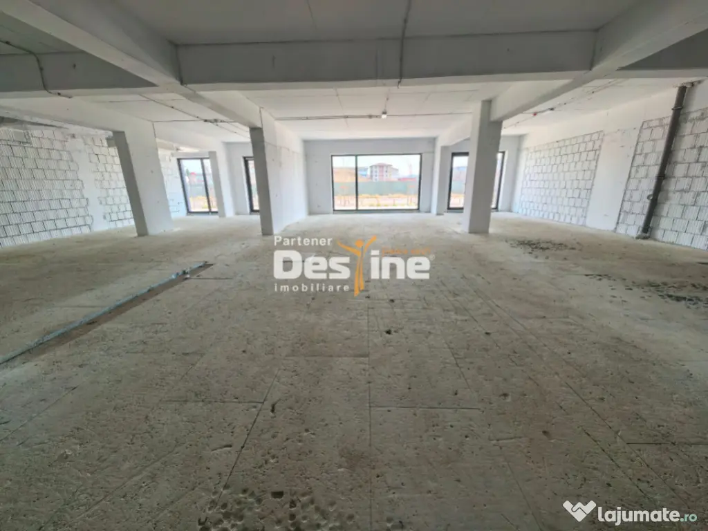 Spatiu Comercial 217 mp parter + 2 parcari la intrare in Car 