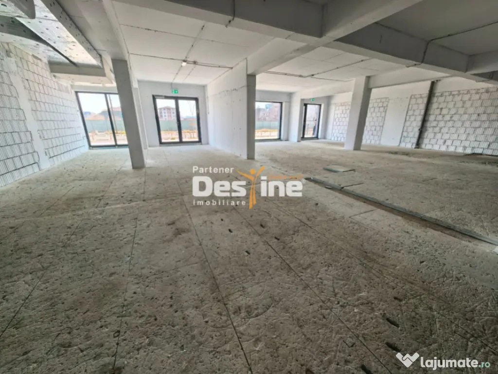 Spatiu Comercial 217 mp parter + 2 parcari la intrare in Car 