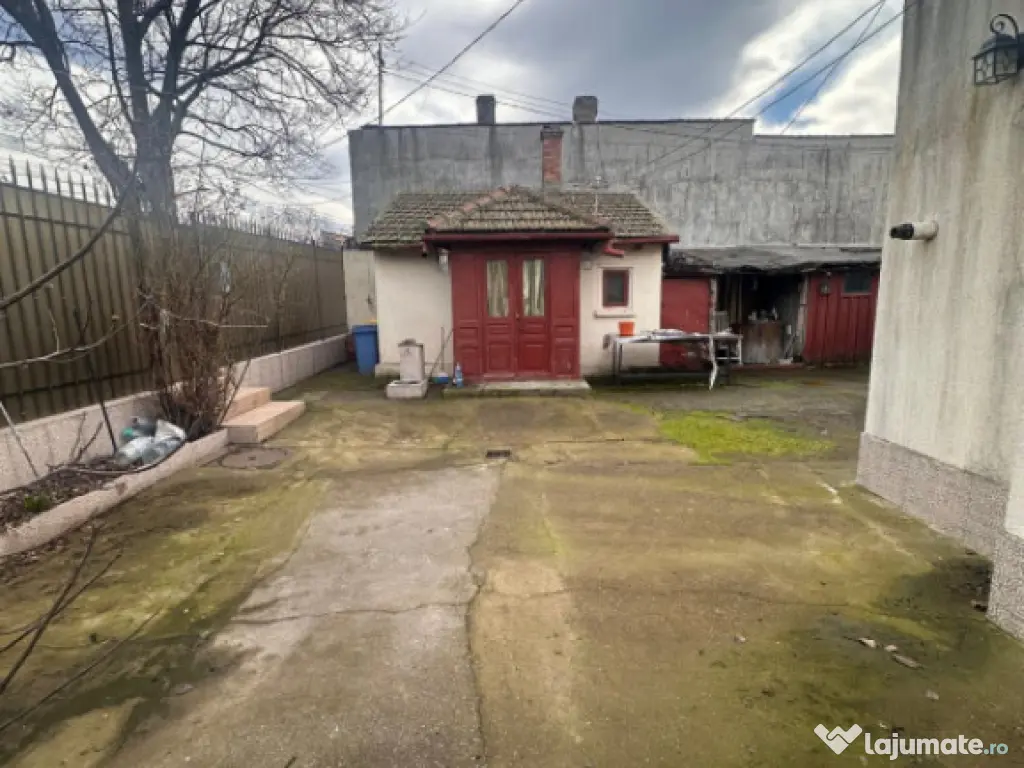 Casa de vanzare, situata in zona Stadion 