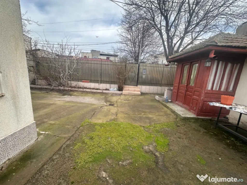 Casa de vanzare, situata in zona Stadion 