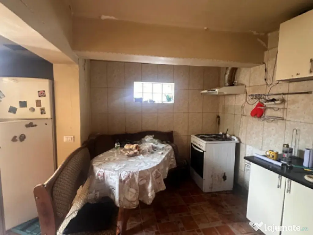 Casa de vanzare, situata in zona Stadion 