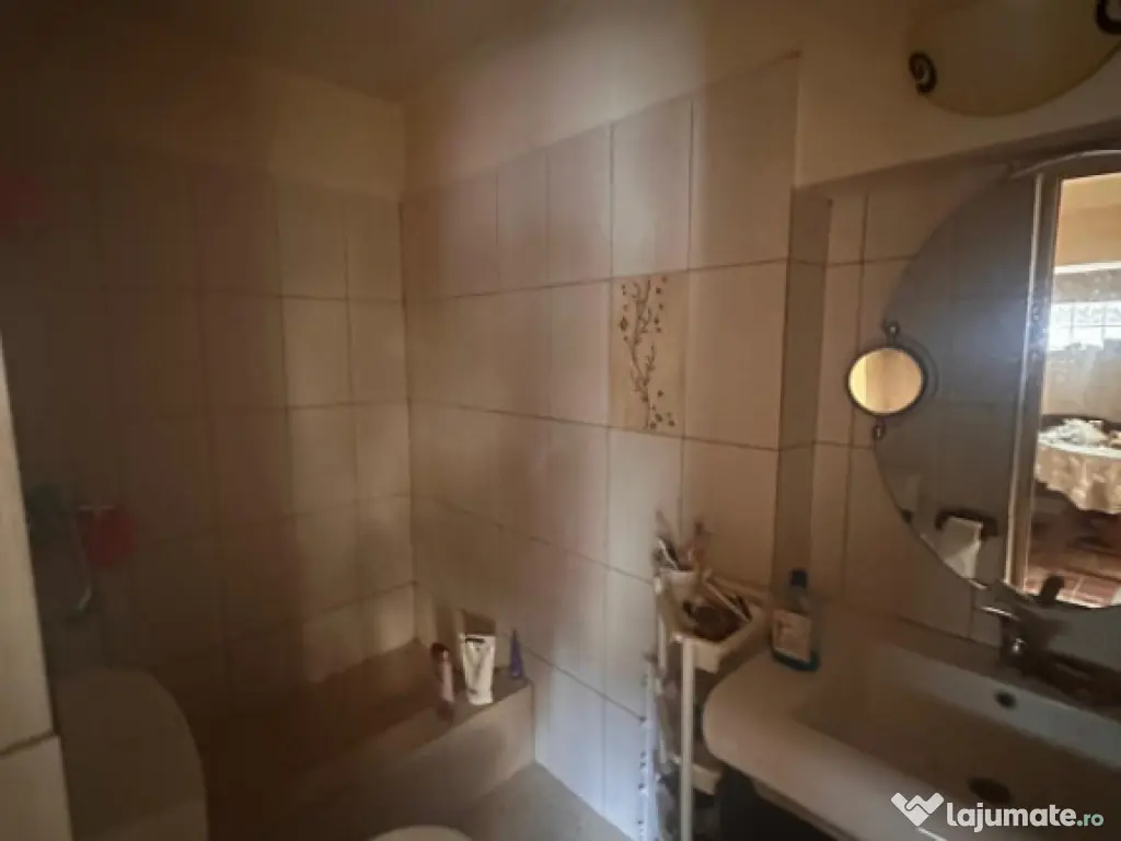 Casa de vanzare, situata in zona Stadion 