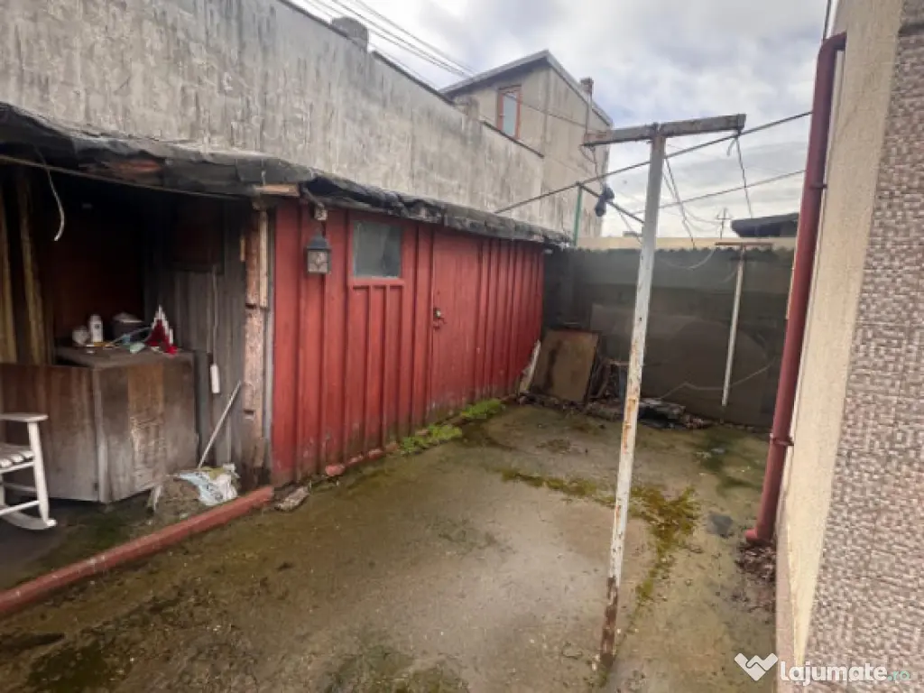 Casa de vanzare, situata in zona Stadion 