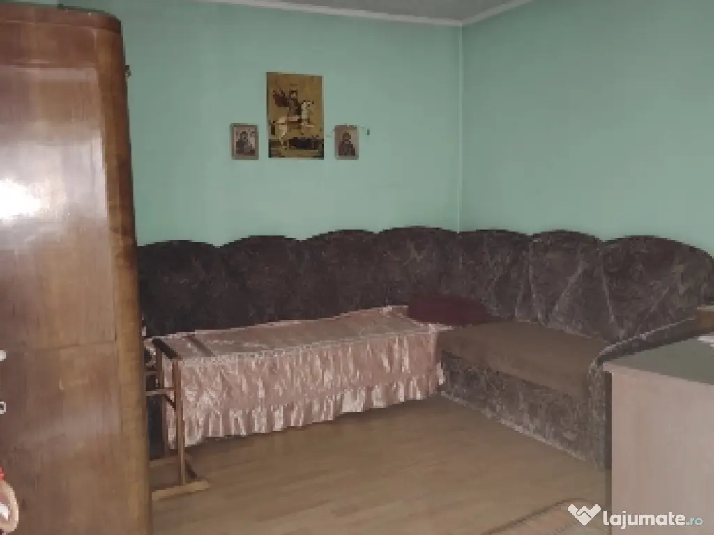 Vand casa din cărămidă central Arad singur în curte cu fundație f.a. de 15 m