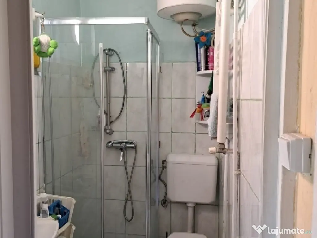 Vand casa din cărămidă central Arad singur în curte cu fundație f.a. de 15 m