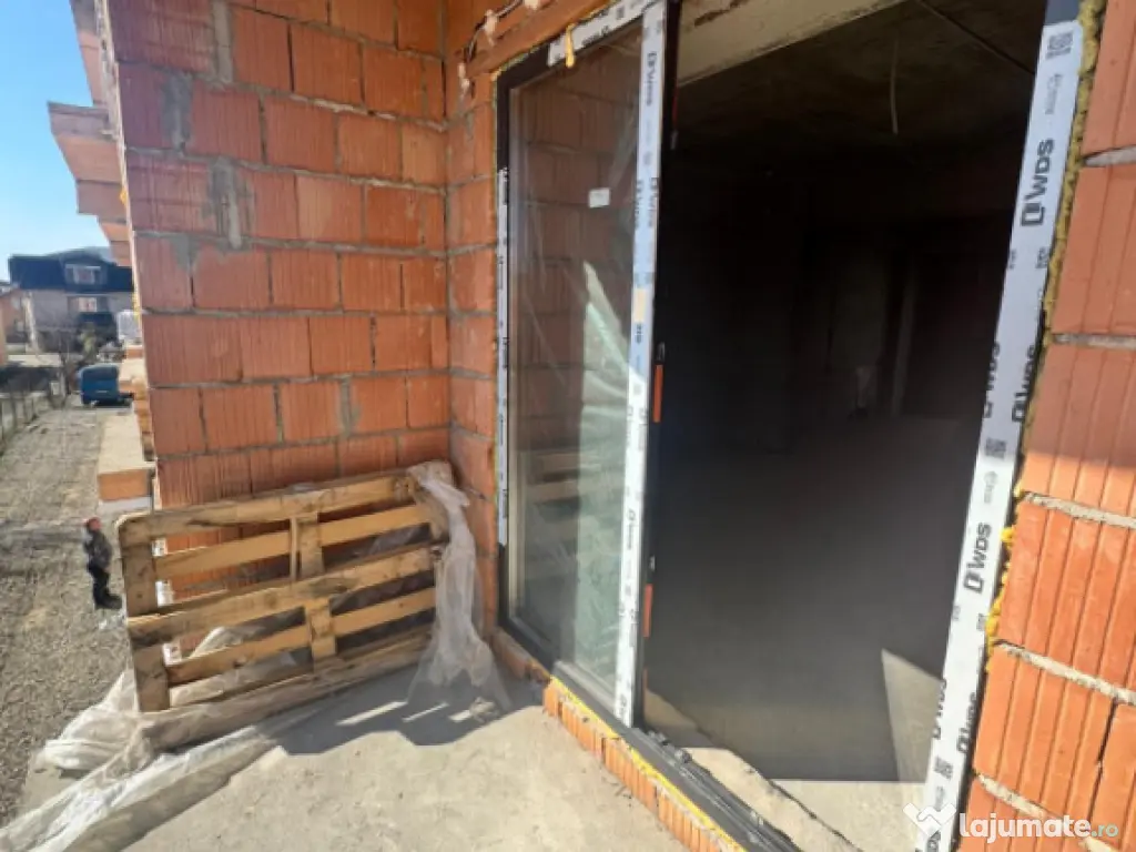 Garsonieră bloc nou, 36 mp utili + balcon, zona Vest