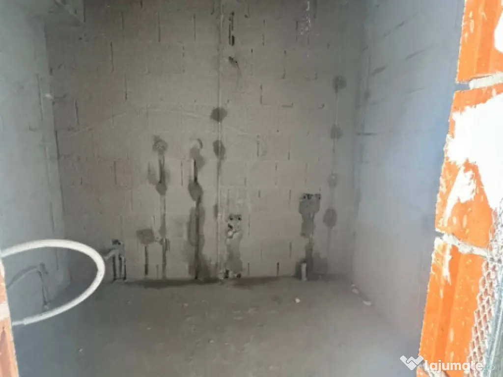 Garsonieră bloc nou, 36 mp utili + balcon, zona Vest