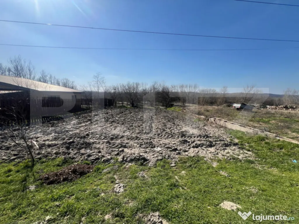 Teren intravilan 351 mp, stradal, Izvor 