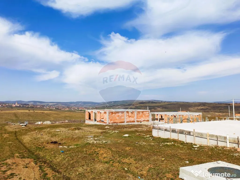 Casa cu 2 camere de vânzare 