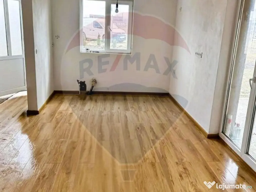 Casa cu 2 camere de vânzare 