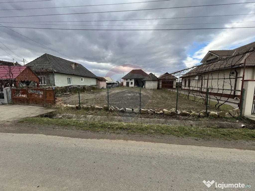 Constructie de caramida cu 3 camere de vânzare in centru... 