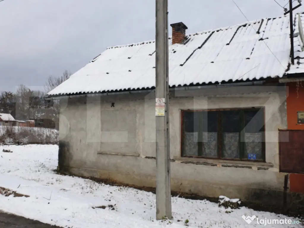 Casa cu teren de vanzare in Uriu 