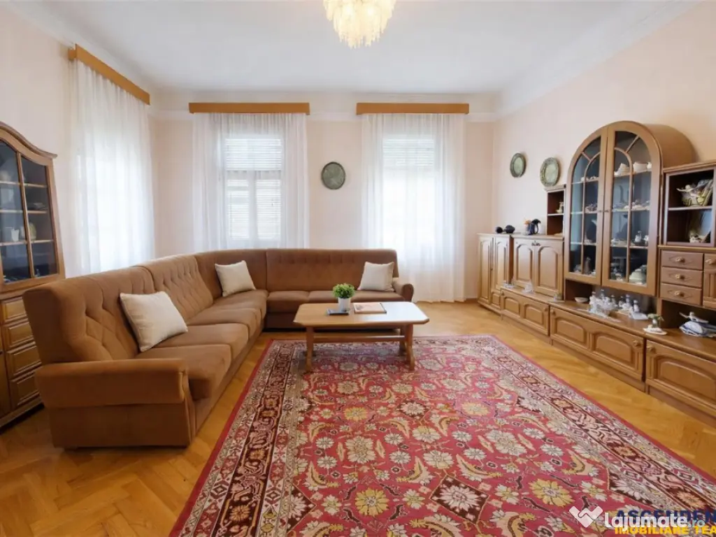 Casa cu vatra traditionala, gradina, garaj, facilitati, Codl 