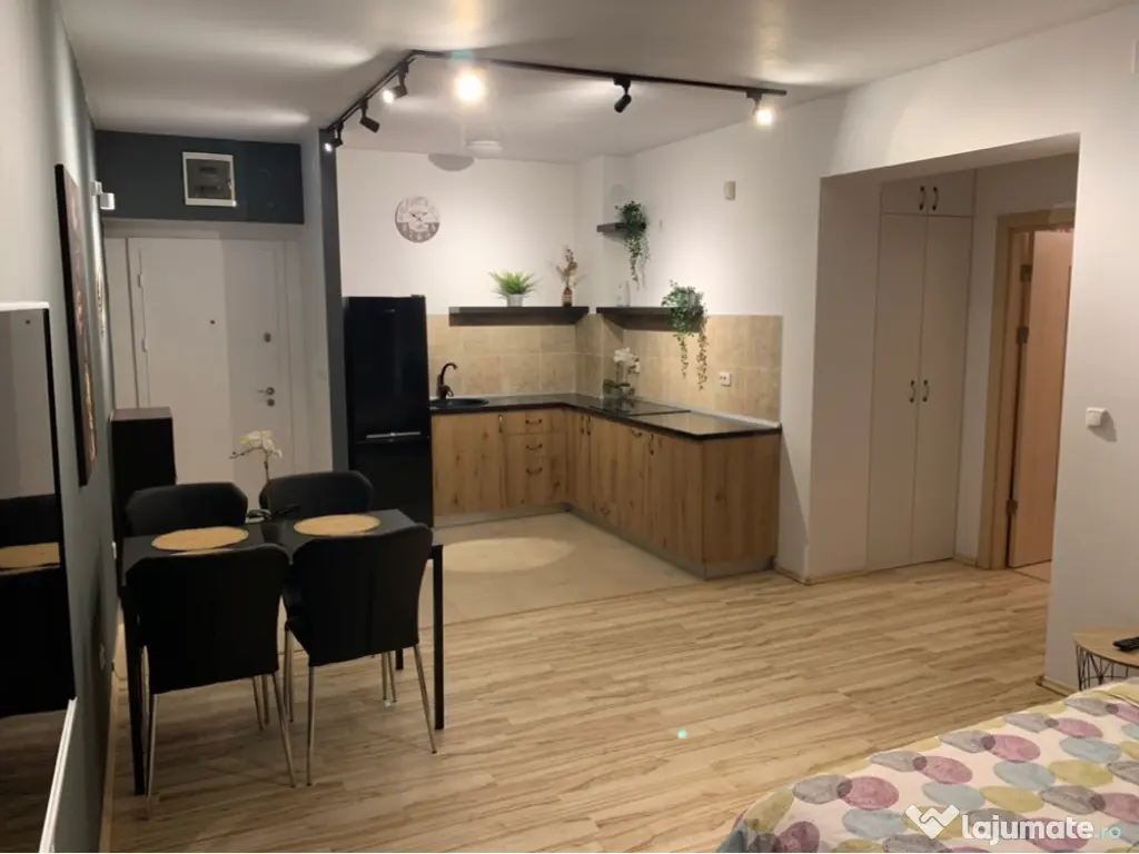 Inchiriez apartament 2 camere LUX Sinaia 