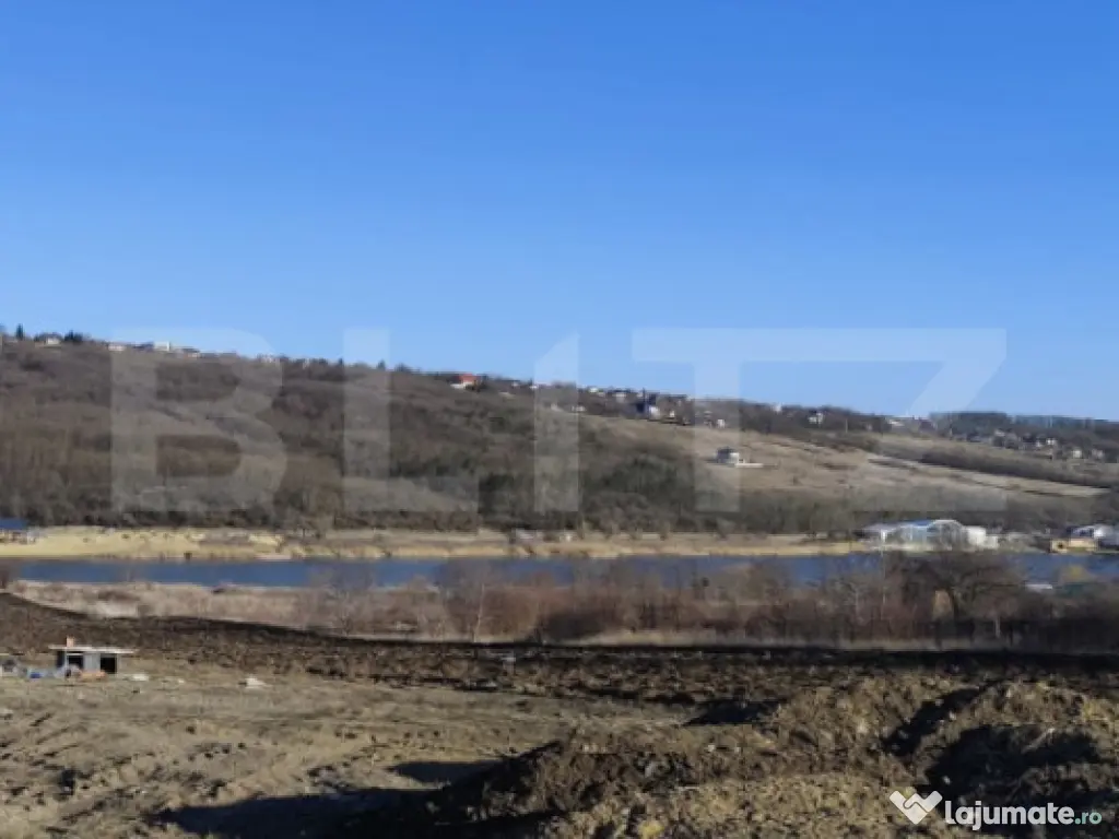 Teren 852 mp, cu vedere spre lac, Sorogari 