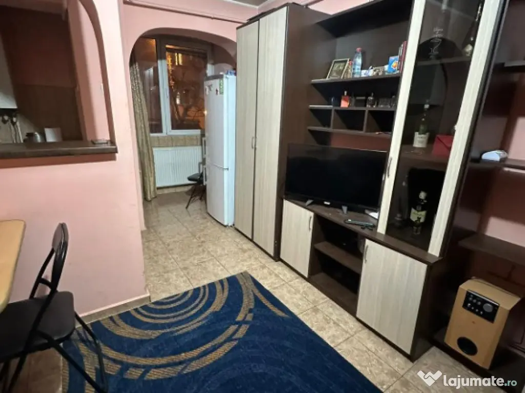 Garsonieră Galata, mobilată și utilată, liberă 