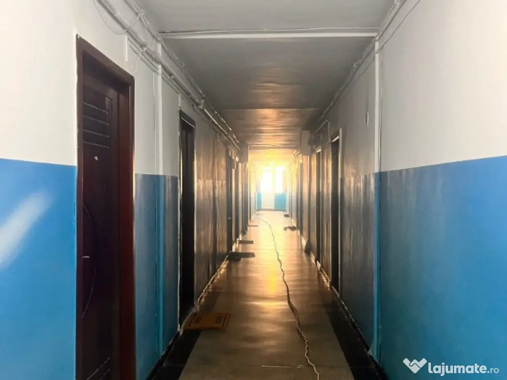 Cameră de cămin cu baie proprie,etaj 2,renovată complet 