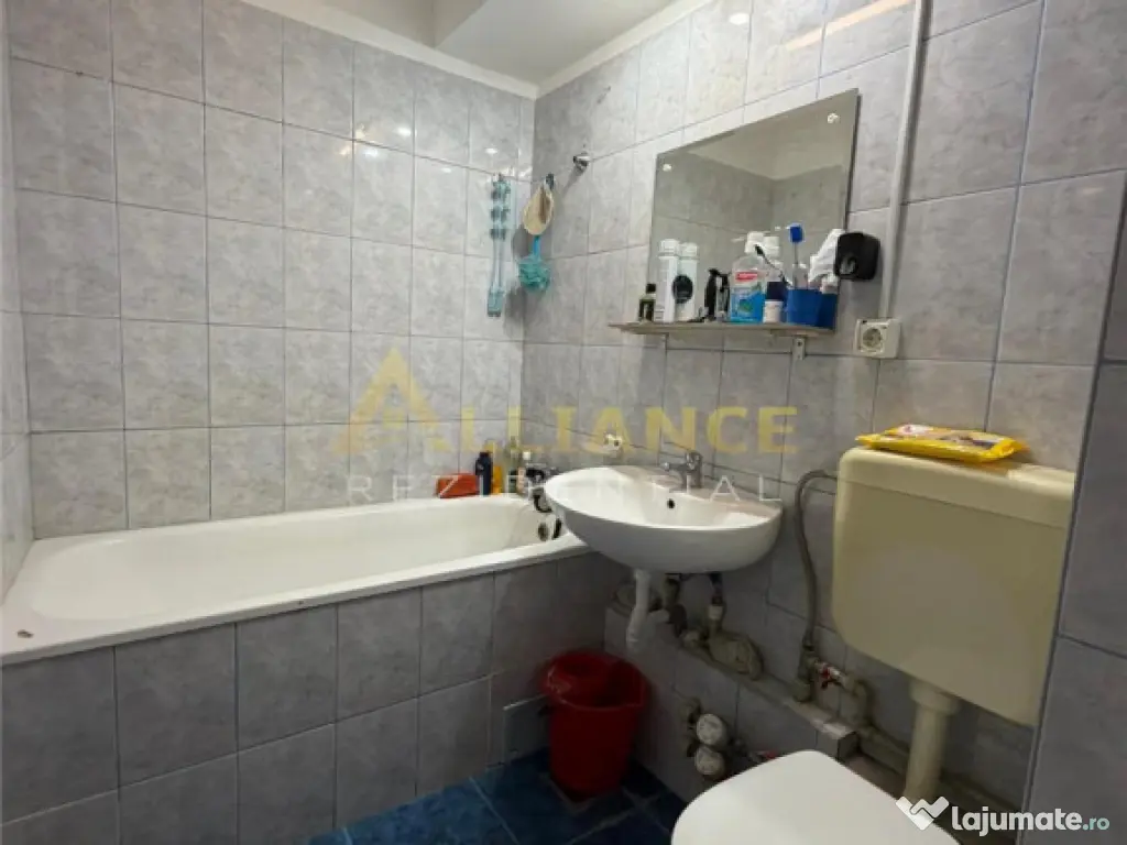 2 camere semidecomandat Piata Resita 