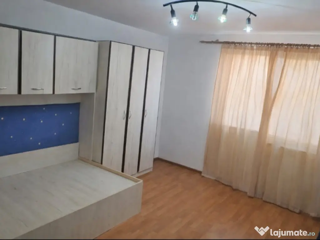 Garsoniera , etaj intermediar, Radauti 