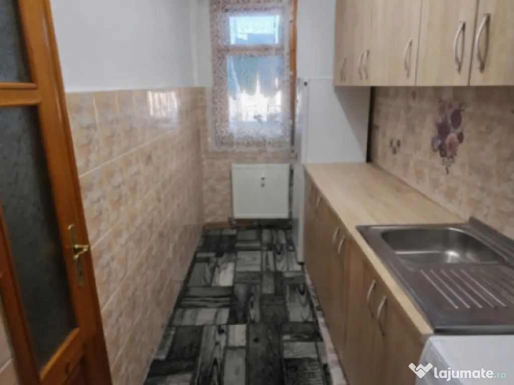 Garsoniera , etaj intermediar, Radauti 