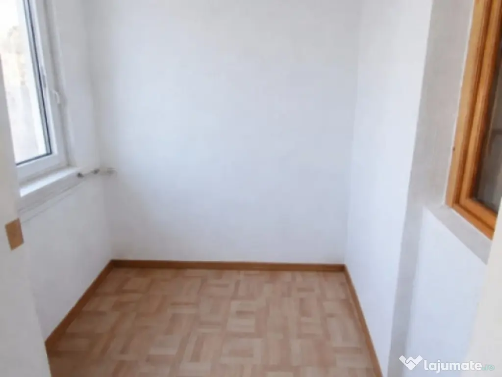 Garsoniera , etaj intermediar, Radauti 