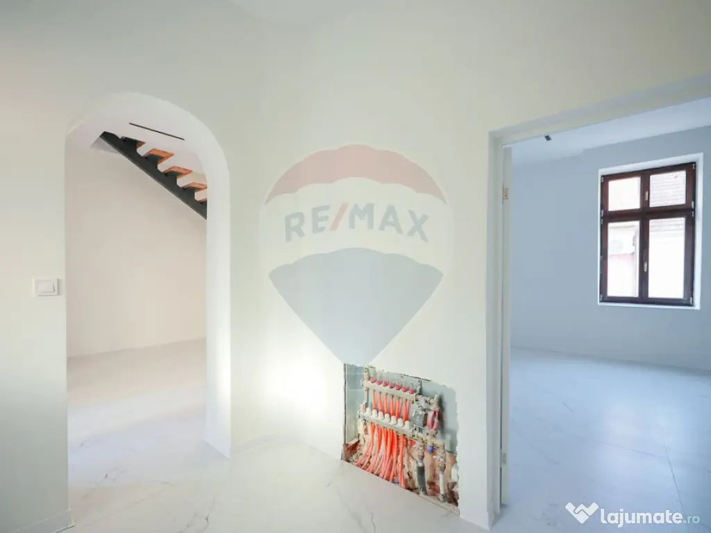 Apartament cu 4 camere de vânzare, ultracentral 