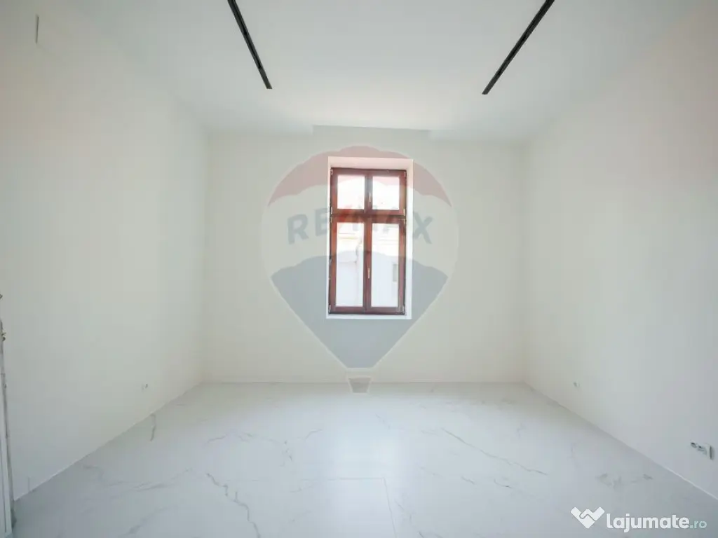 Apartament cu 4 camere de vânzare, ultracentral 