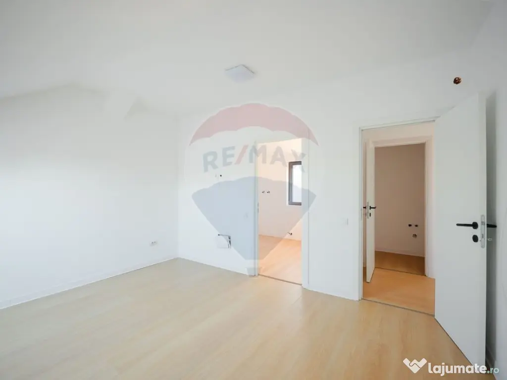 Apartament cu 4 camere de vânzare, ultracentral 