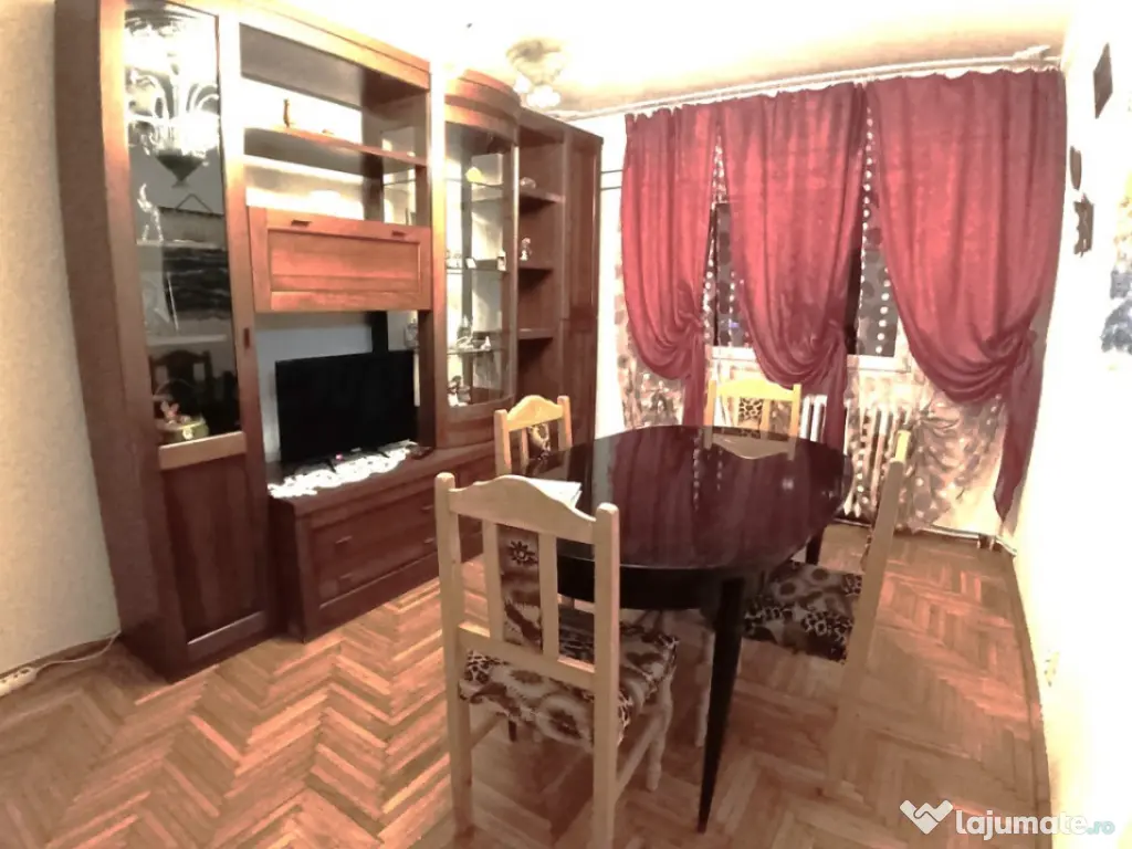 Apartament cu 3 Camere Decomandate pe Zamca 