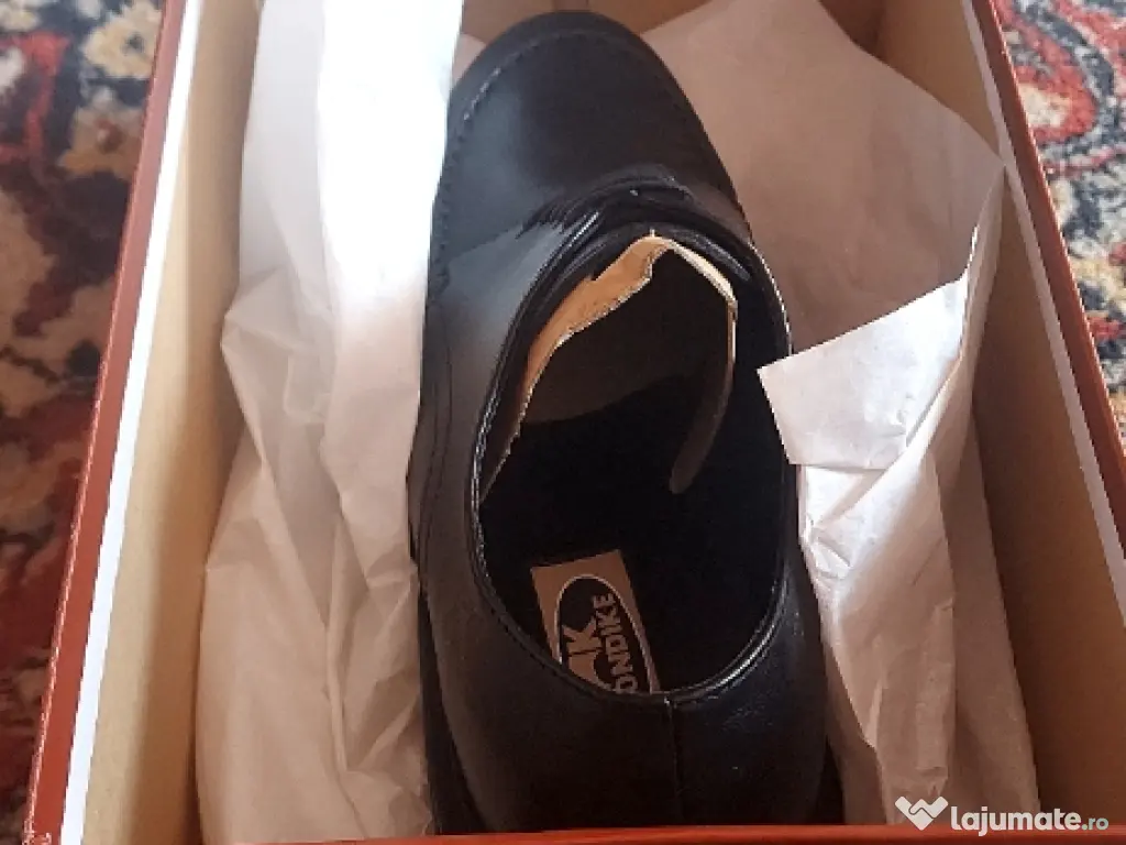 Pantofi noi din piele 