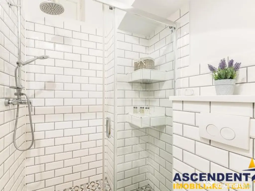 Casa cu 3 apartamente transfer afacere, locuri parcare, Ce 