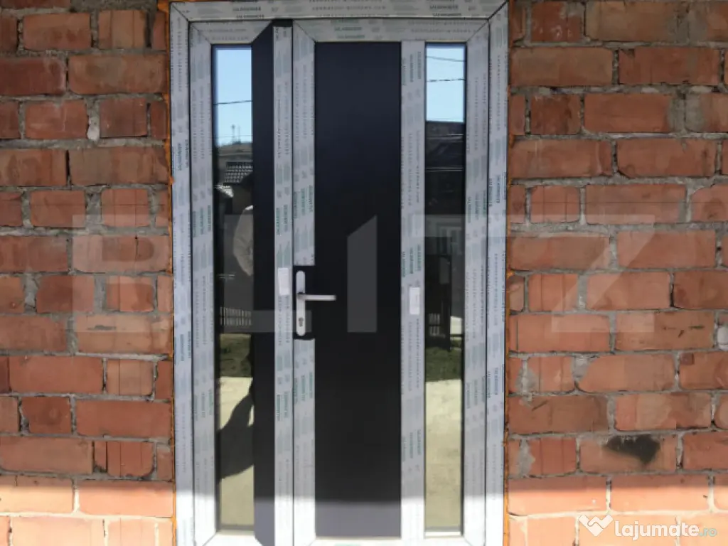 Casă (la rosu), Livadă și Pădure, Teren Generos și Plat