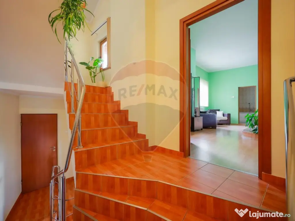 Casă cu 7 camere de vânzare în zona Ultracentrală 